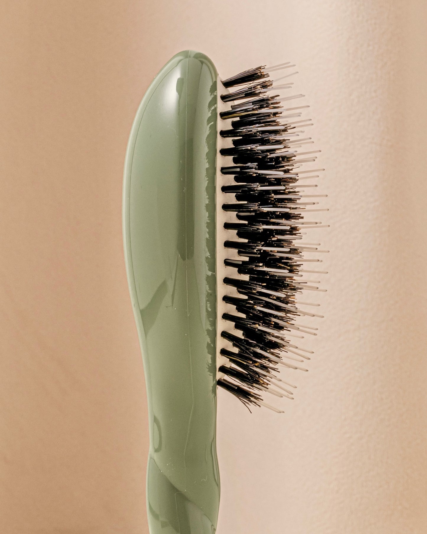 N.02 La Petite Brosse Démêlante & Soin l'Indispensable Vert Amande