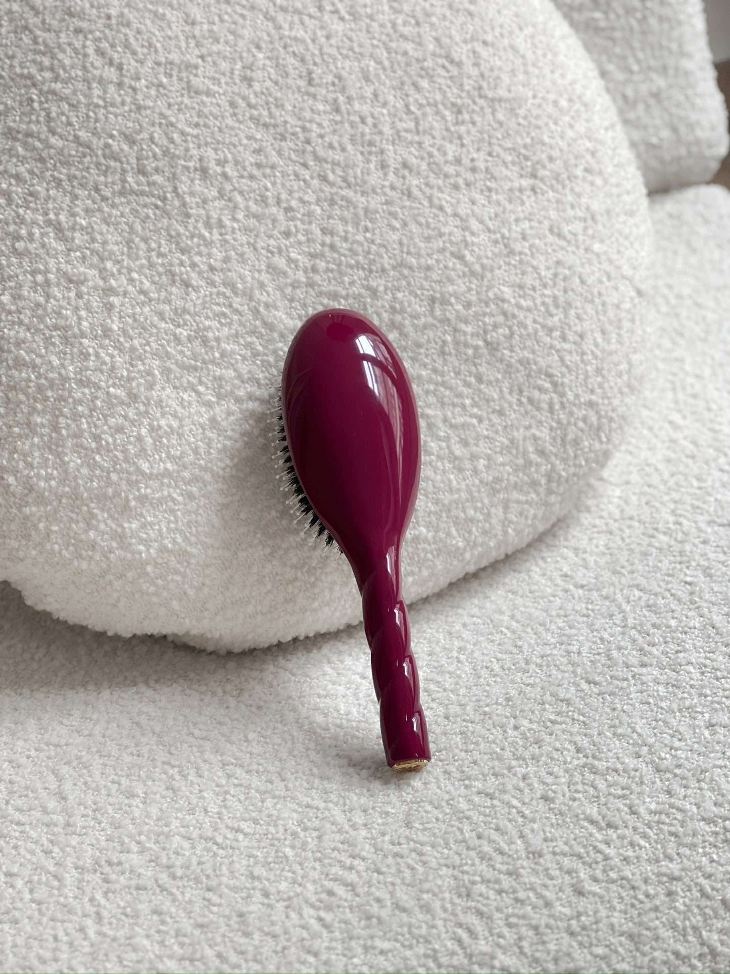 N.03 La Brosse Cuir Chevelu Sensible l'Indispensable Douceur Rouge Cerise