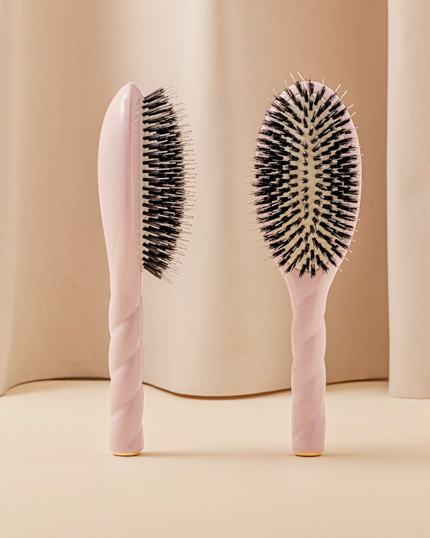 N.02 La Brosse Démêlante & Soin l'Indispensable Rose Lilas