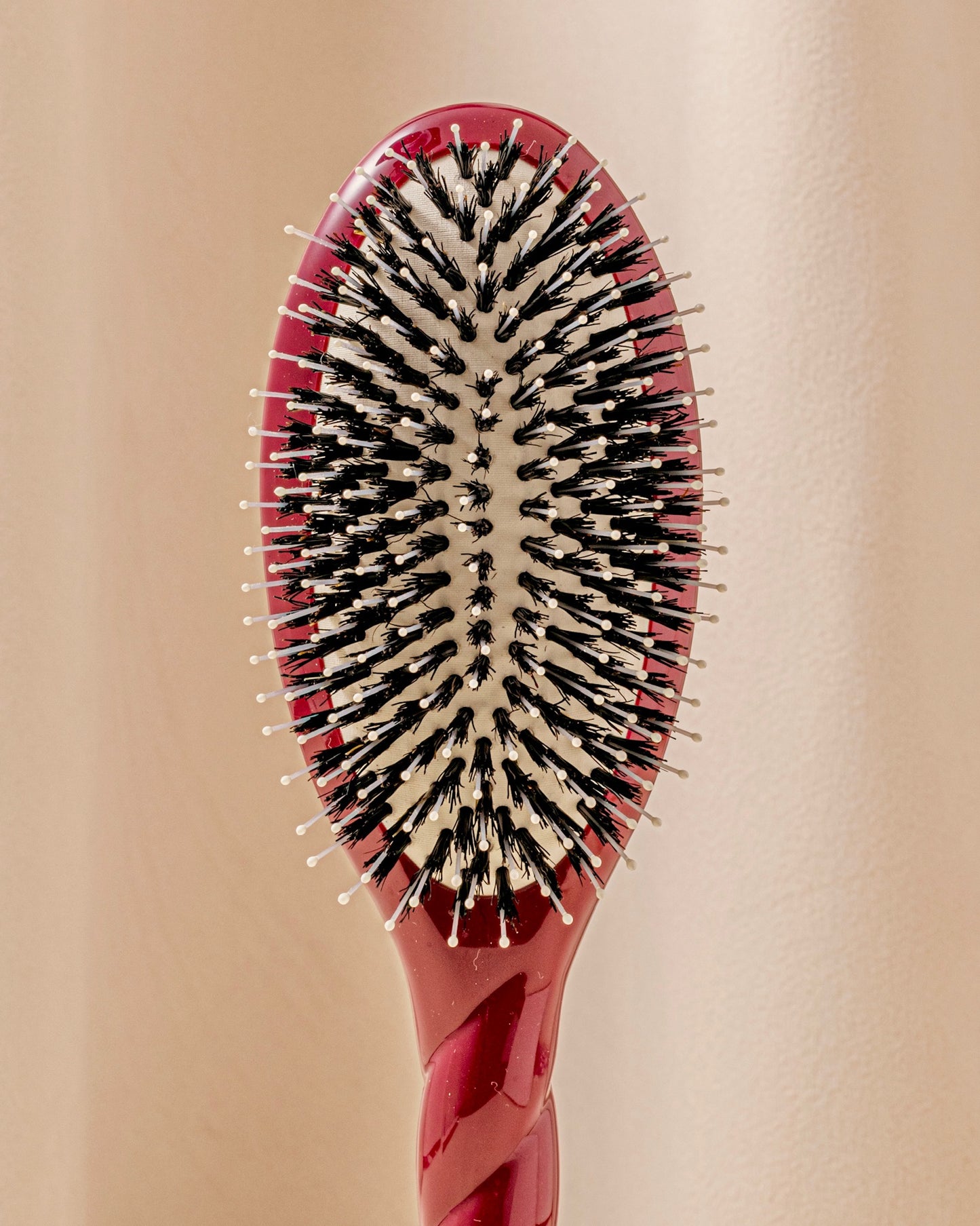 N.03 La Brosse Cuir Chevelu Sensible l'Indispensable Douceur Rouge Cerise