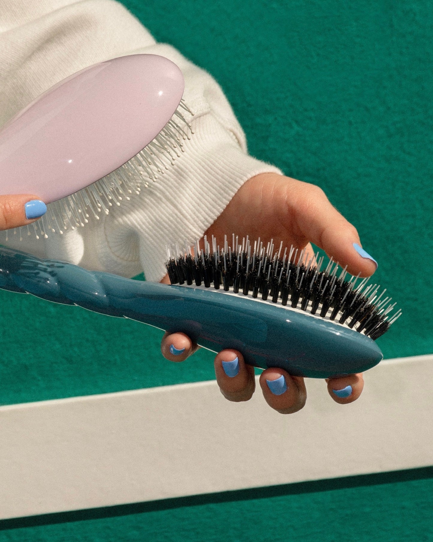 N.02 La Brosse Démêlante & Soin l'Indispensable Bleu Encre