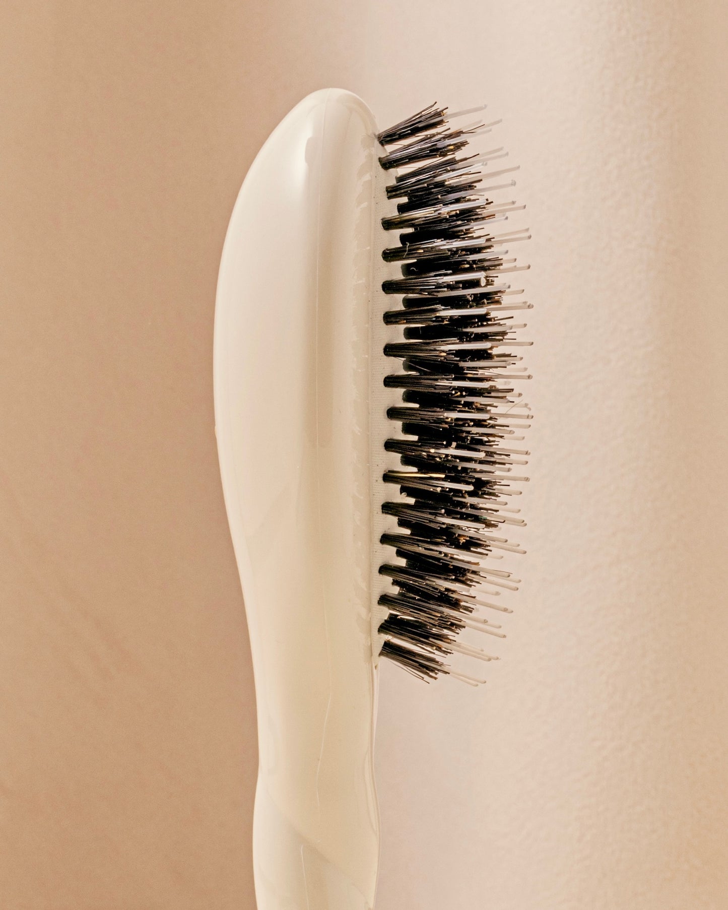 N.02 La Petite Brosse Démêlante & Soin l'Indispensable Blanc Crème