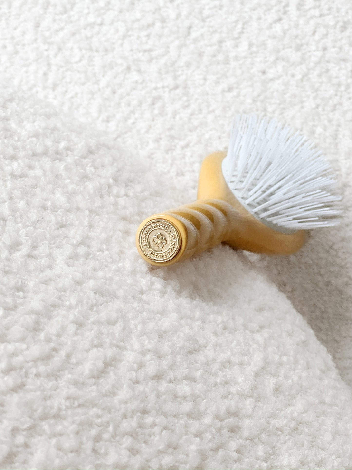 N.07 La Brosse Démêlante & Stimulante l'Intense Jaune Safran