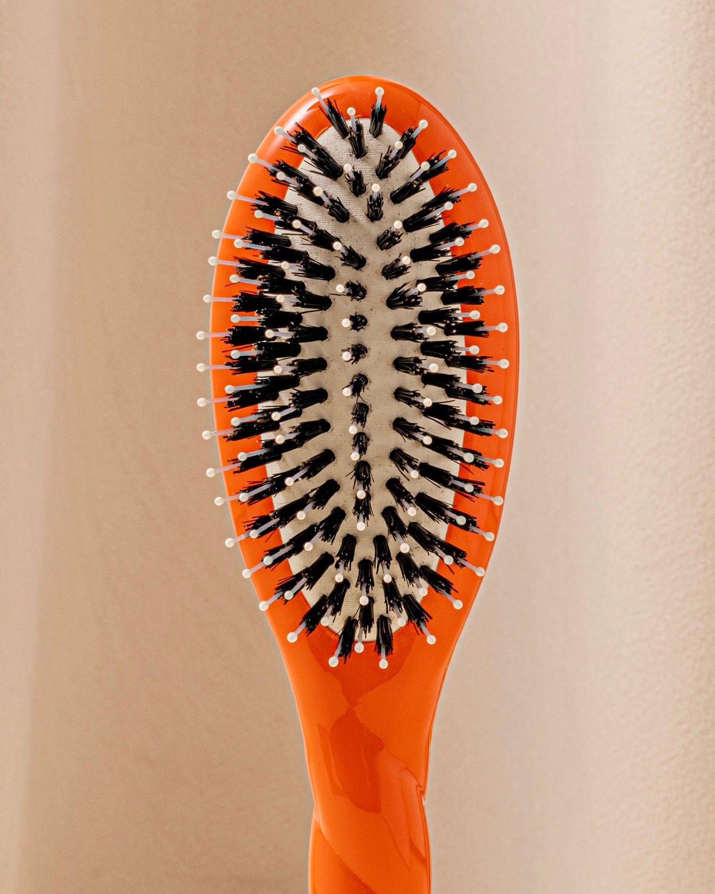 Limited Edition N.03 The Little Sensitive Scalp Brush the Essential Softness Seventies Orange