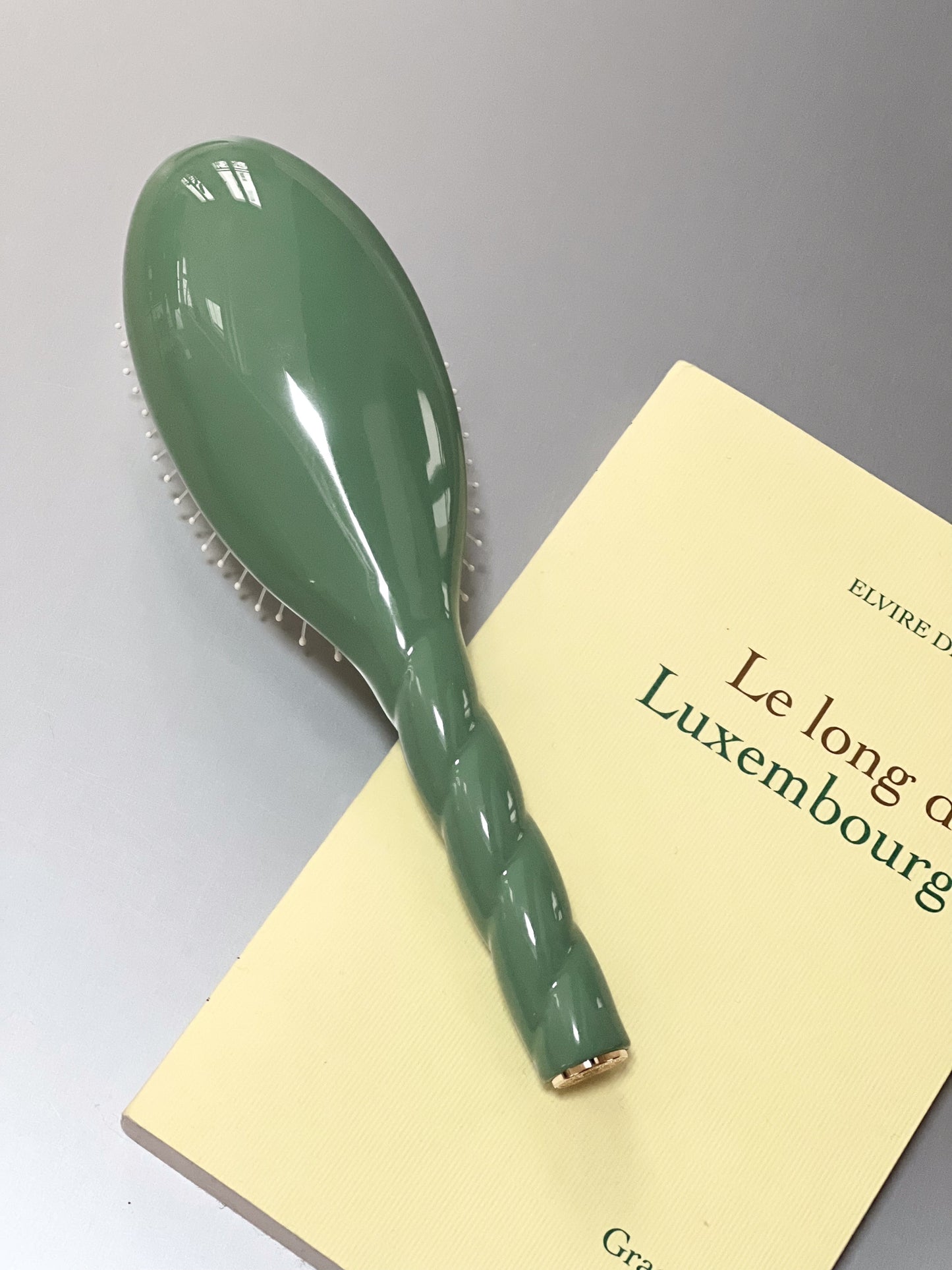 N.04 La Brosse Démêlante & Massante La Miracle Vert Amande