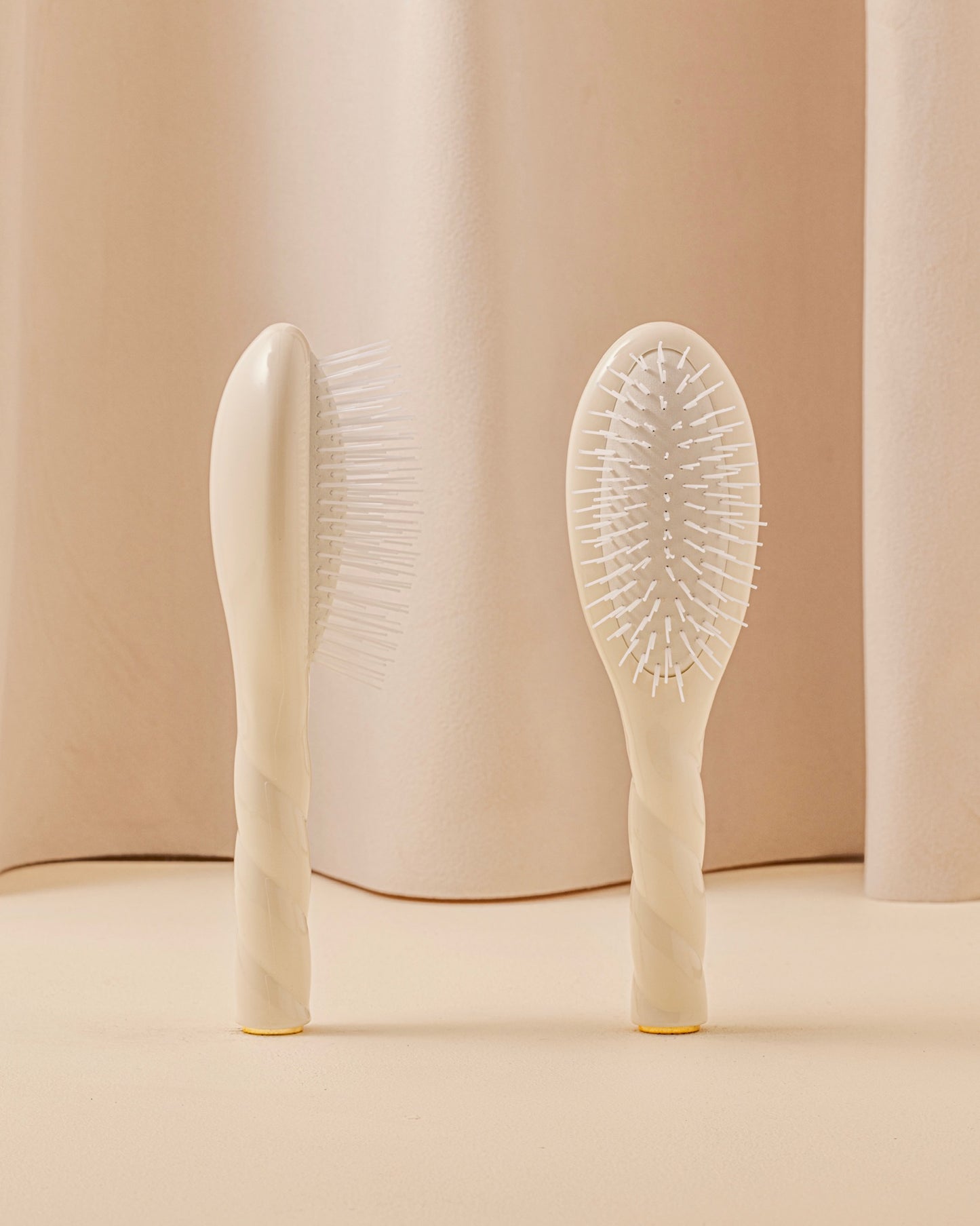 N.07 La Petite Brosse Démêlante & Stimulante l'Intense Blanc Crème