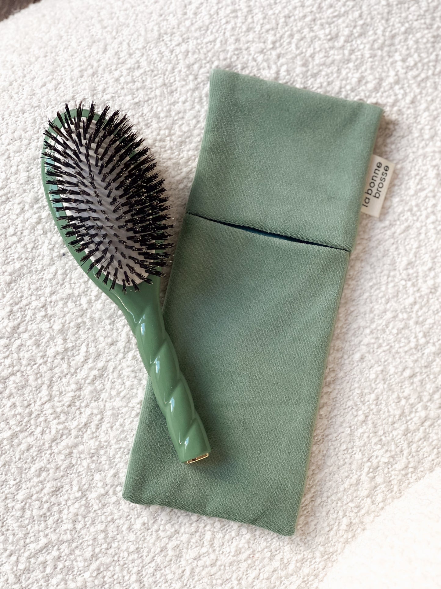 La Pochette "Grande Brosse" Vert Amande