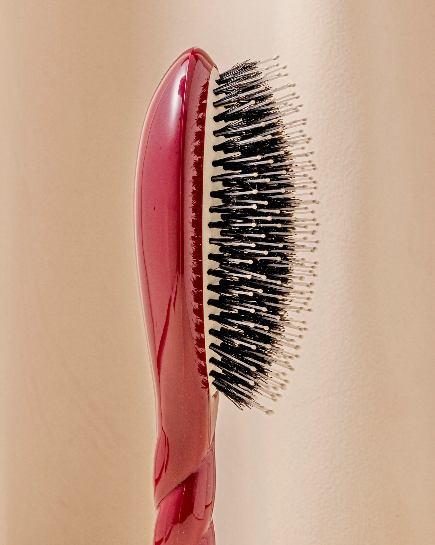 N.03 La Brosse Cuir Chevelu Sensible l'Indispensable Douceur Rouge Cerise