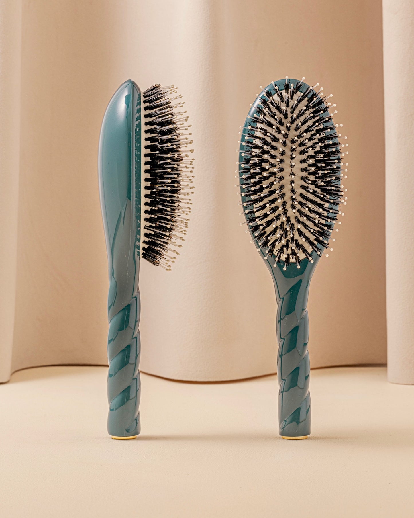 N.03 La Brosse Cuir Chevelu Sensible l'Indispensable Douceur Bleu Encre