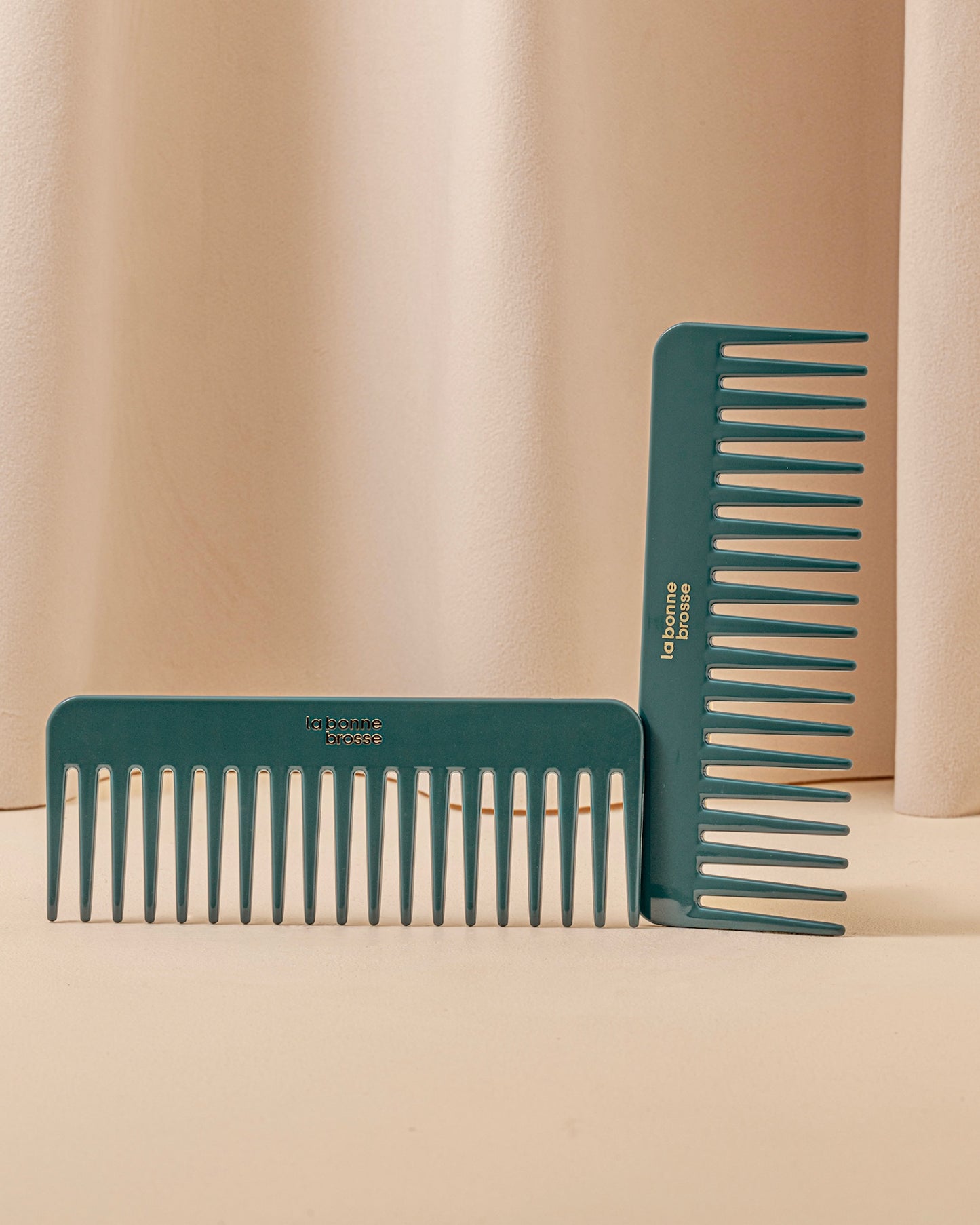 Le Peigne Large Démêlant en Acétate Bleu Encre