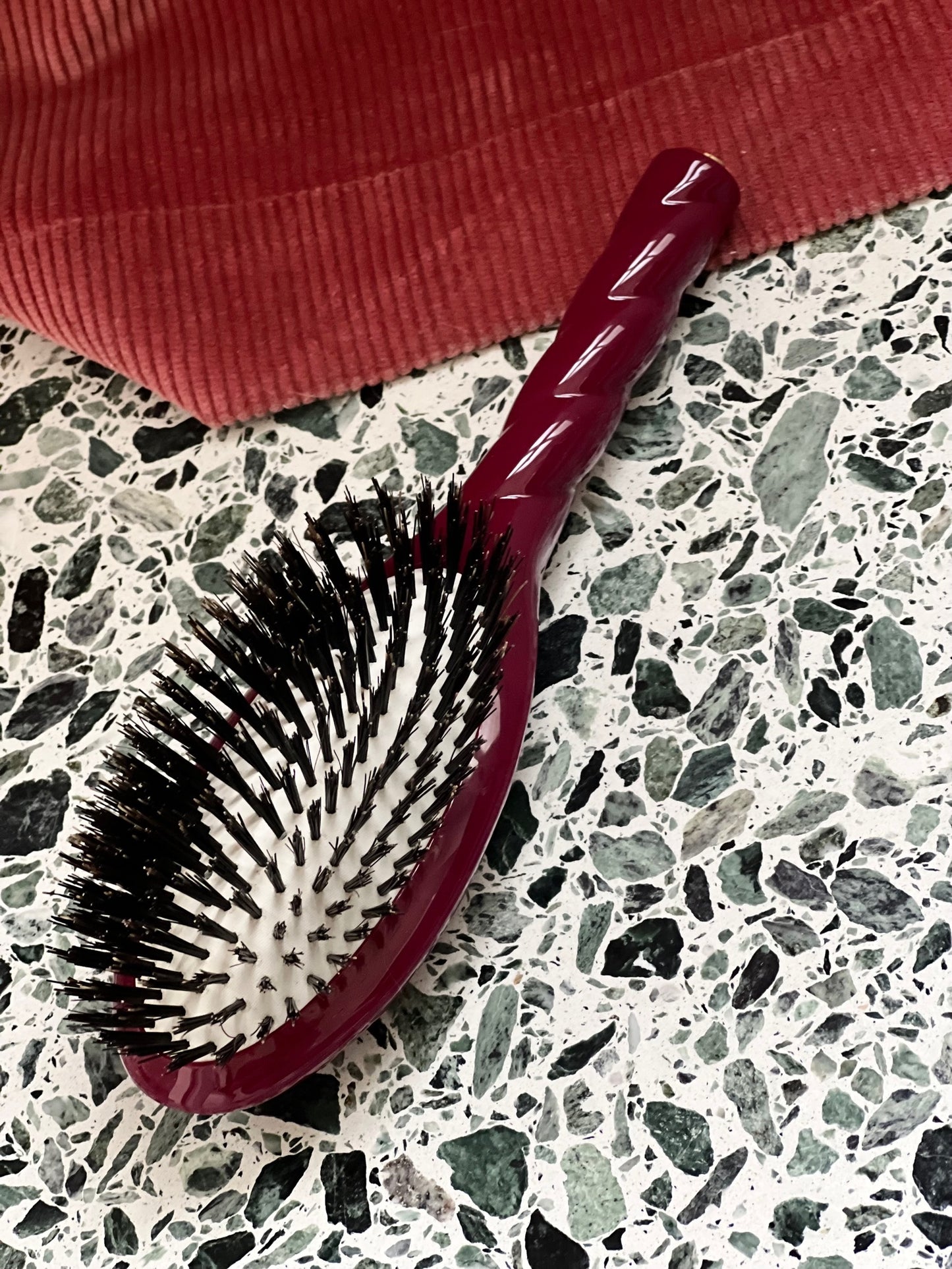N.01 The Shine & Care Hair Brush THE UNIVERSAL Cherry Red