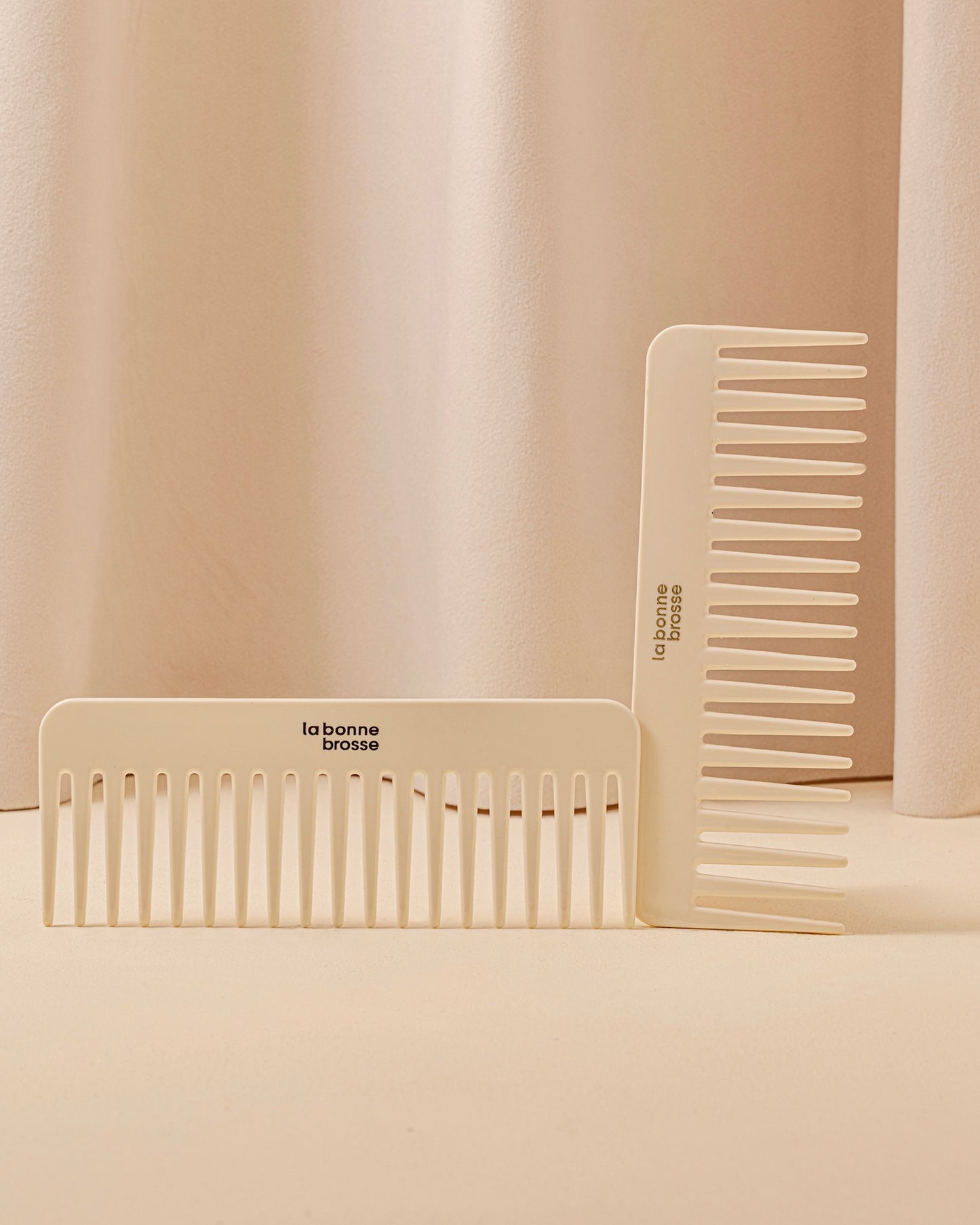 Le Peigne Large Démêlant en Acétate Blanc Crème