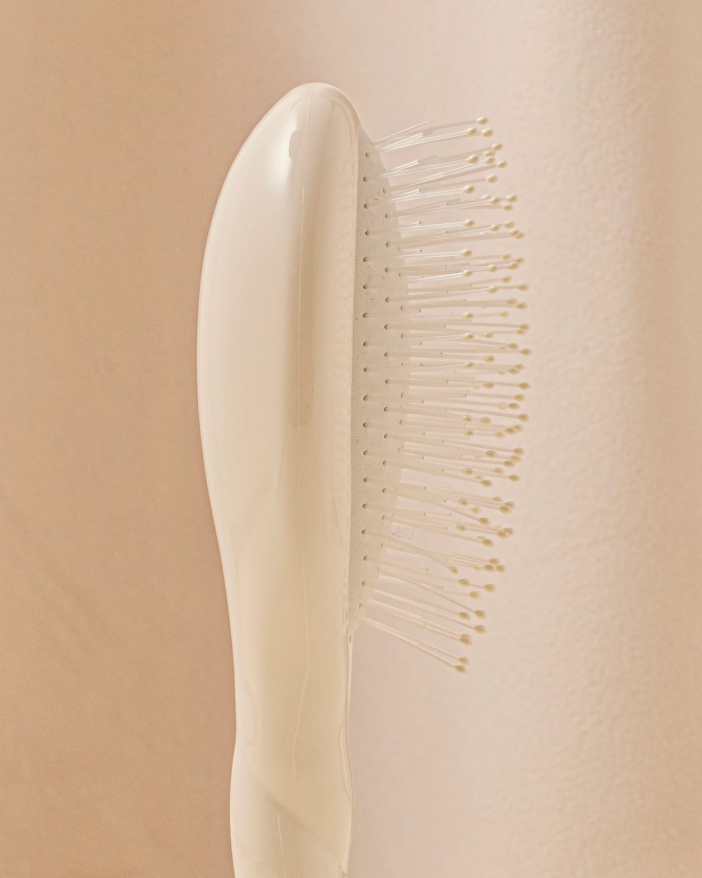 N.04 La Petite Brosse Démêlante & Massante La Miracle Blanc Crème