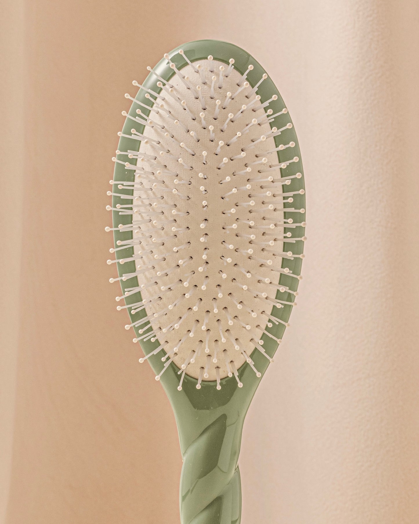 N.04 La Brosse Démêlante & Massante La Miracle Vert Amande