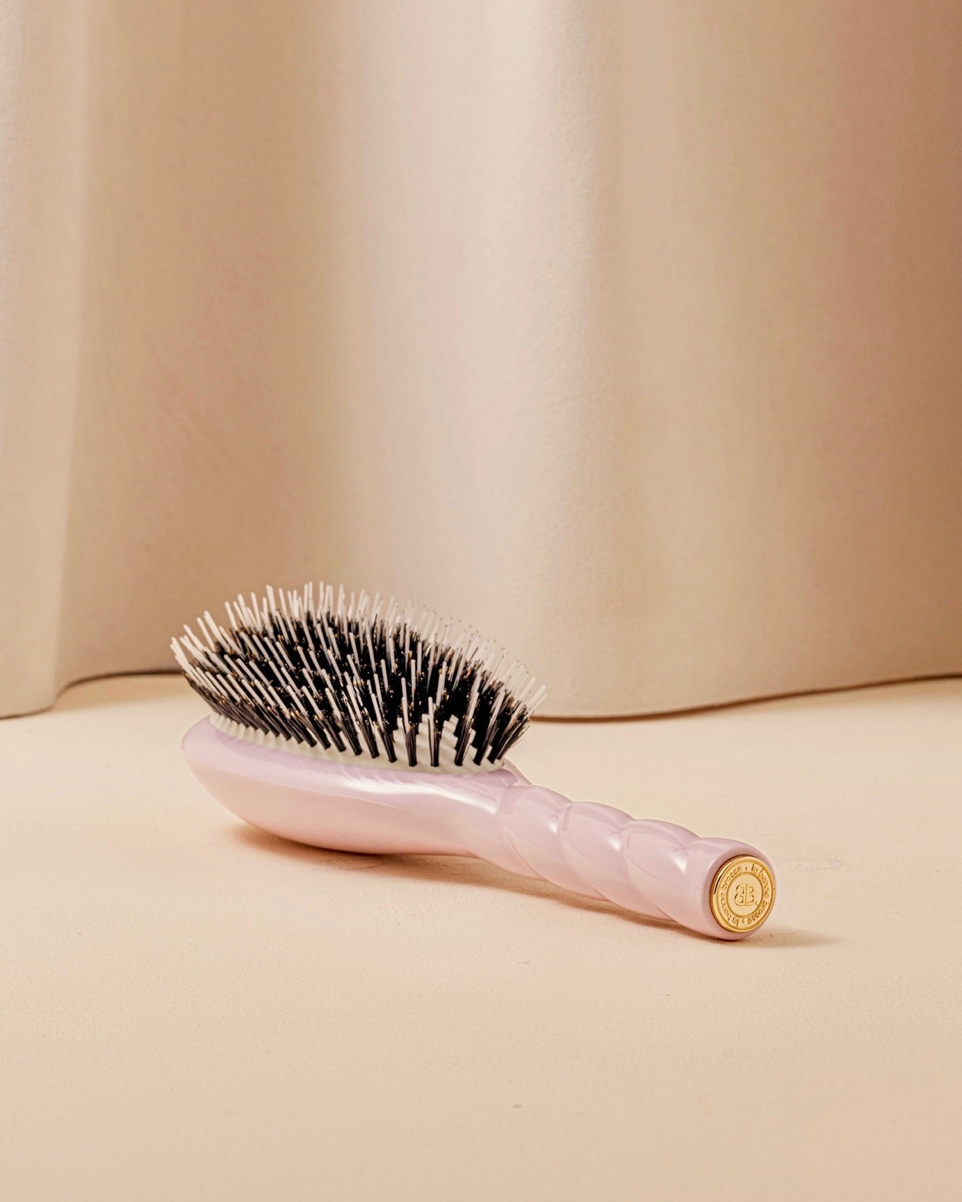 N.02 La Brosse Démêlante & Soin l'Indispensable Rose Lilas