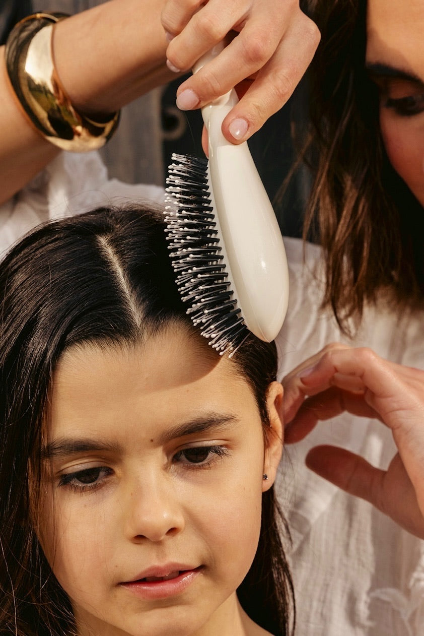 N.03 La Brosse Cuir Chevelu Sensible l'Indispensable Douceur Blanc Crème