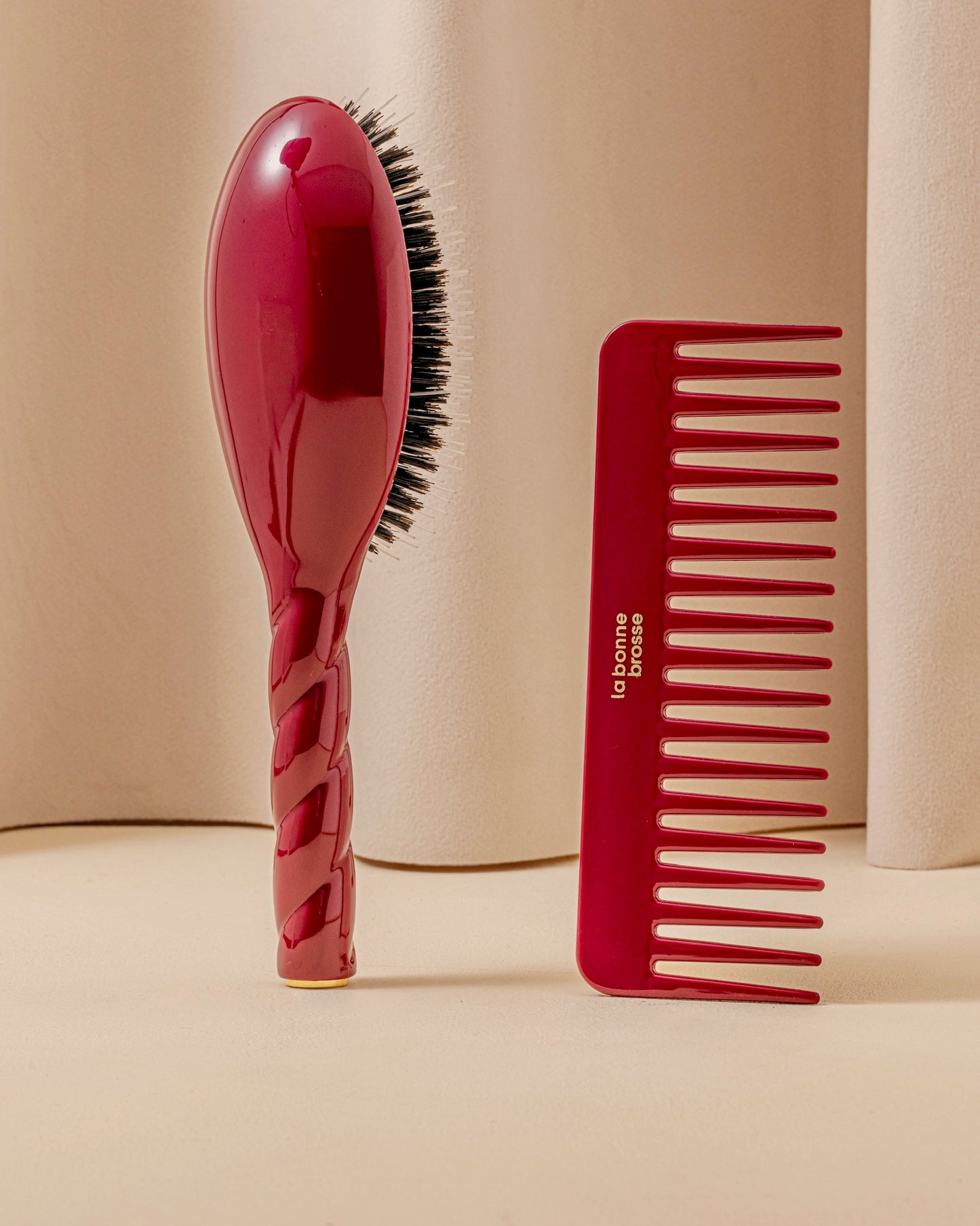 Le Peigne Large Démêlant en Acétate Rouge Cerise