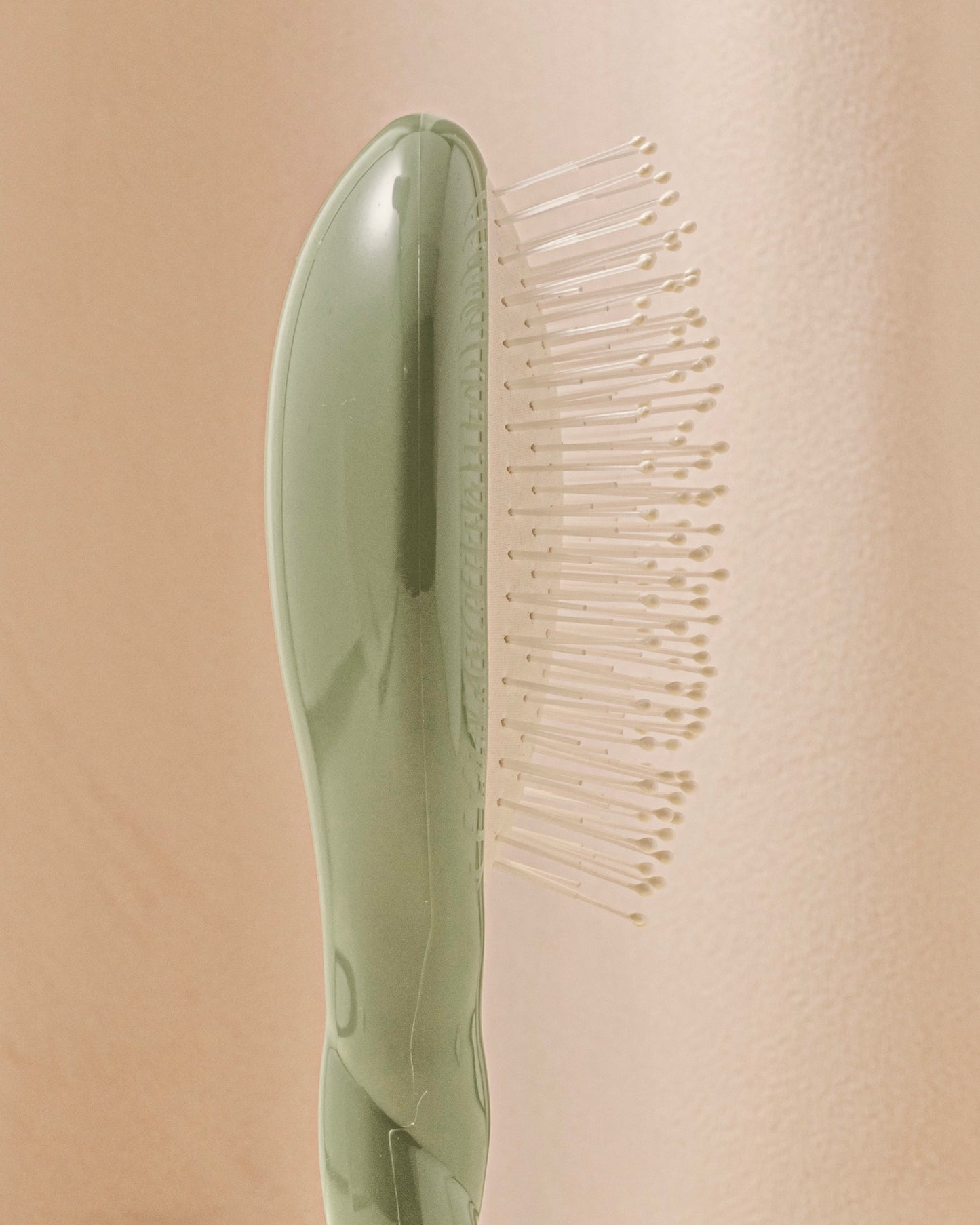 N.04 La Petite Brosse Démêlante & Massante La Miracle Vert Amande