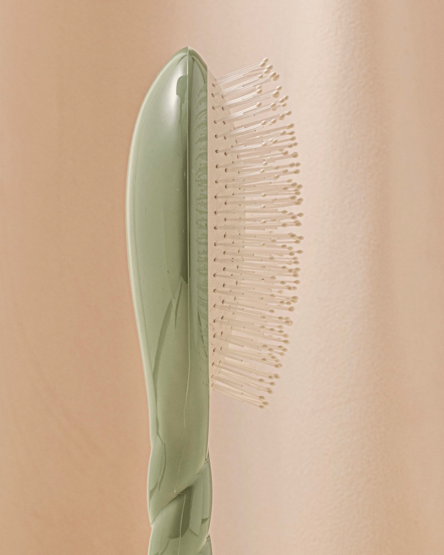 N.04 La Brosse Démêlante & Massante La Miracle Vert Amande