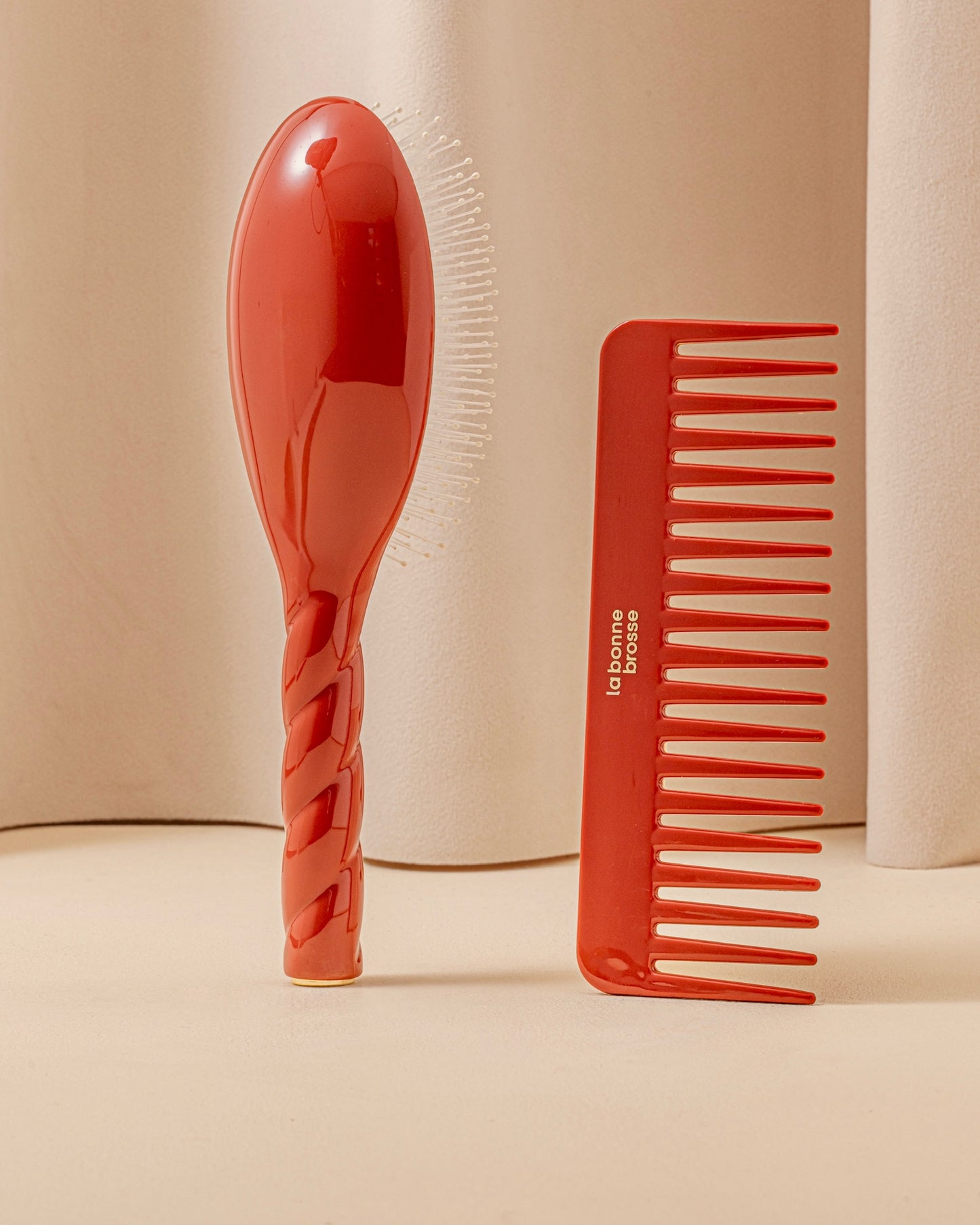 The Large Detangling Comb in Acetate Clay Court