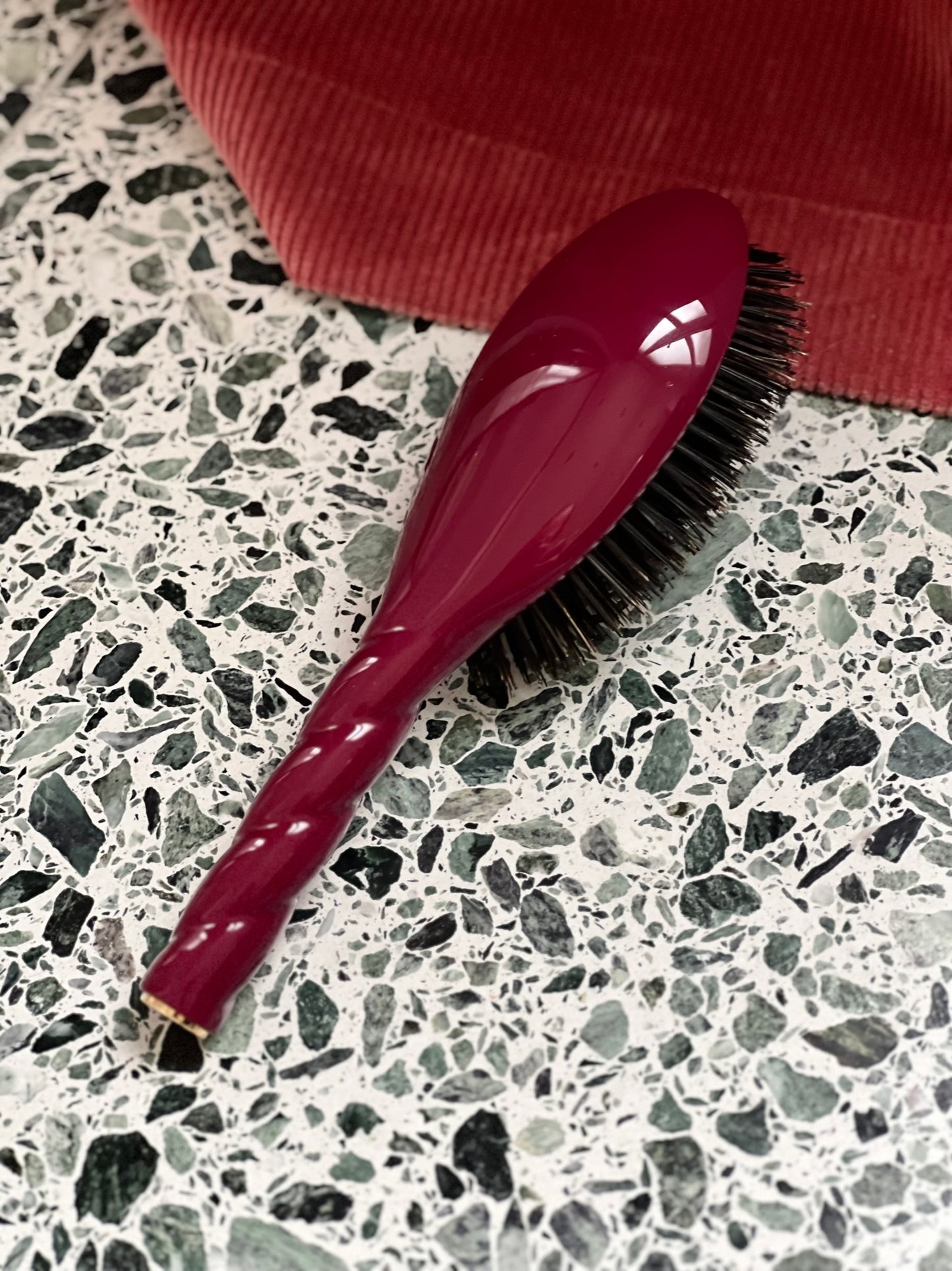 N.01 The Shine & Care Hair Brush THE UNIVERSAL Cherry Red
