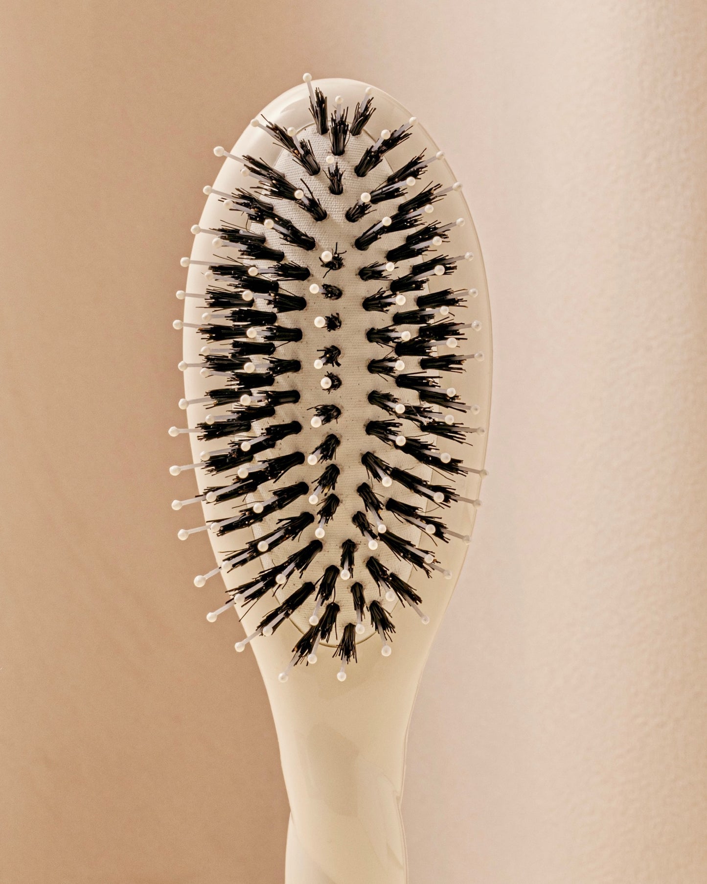 N.03 La Petite Brosse Cuir Chevelu Sensible l'Indispensable Douceur Blanc Crème