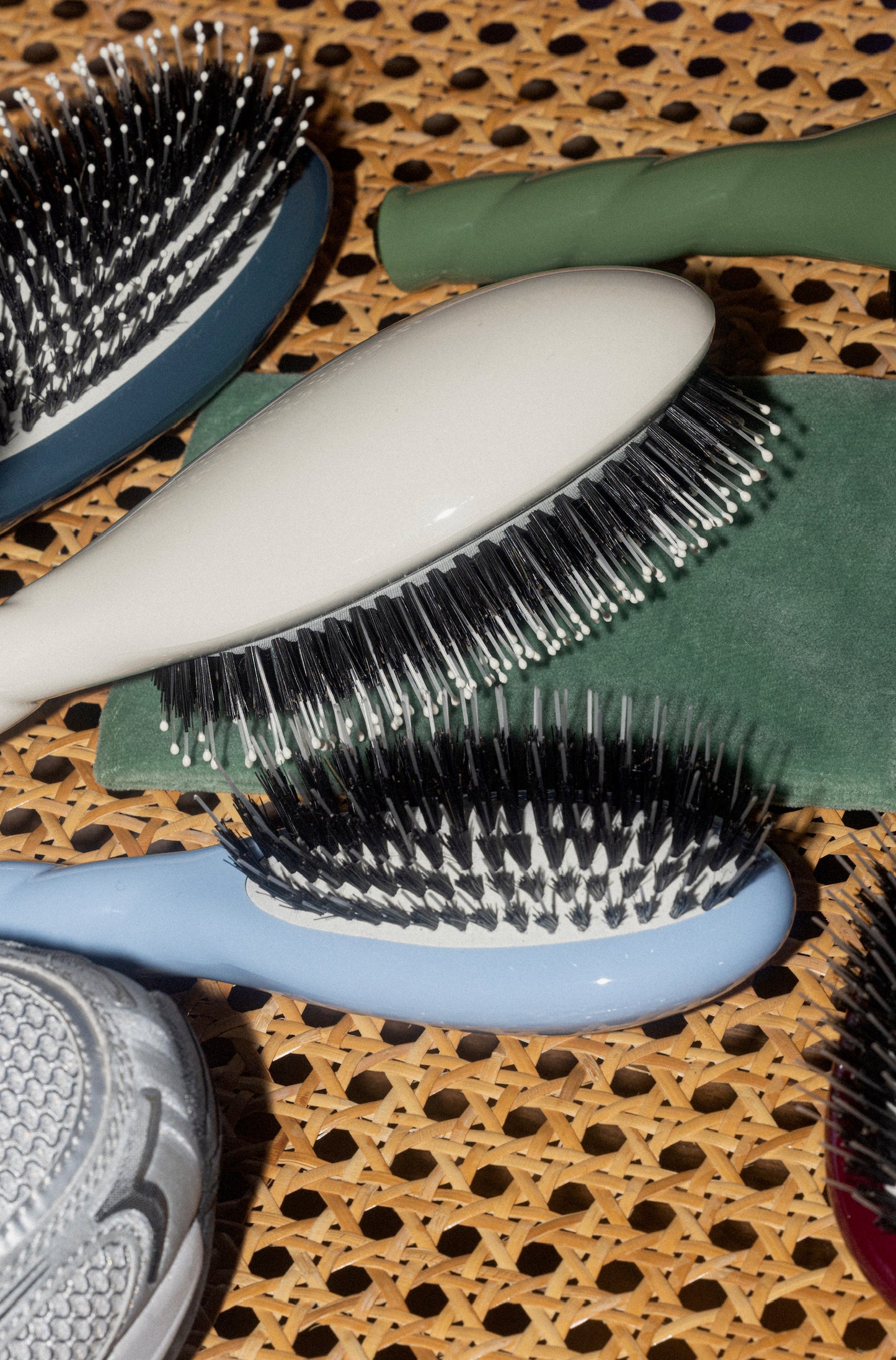N.03 La Brosse Cuir Chevelu Sensible l'Indispensable Douceur Blanc Crème