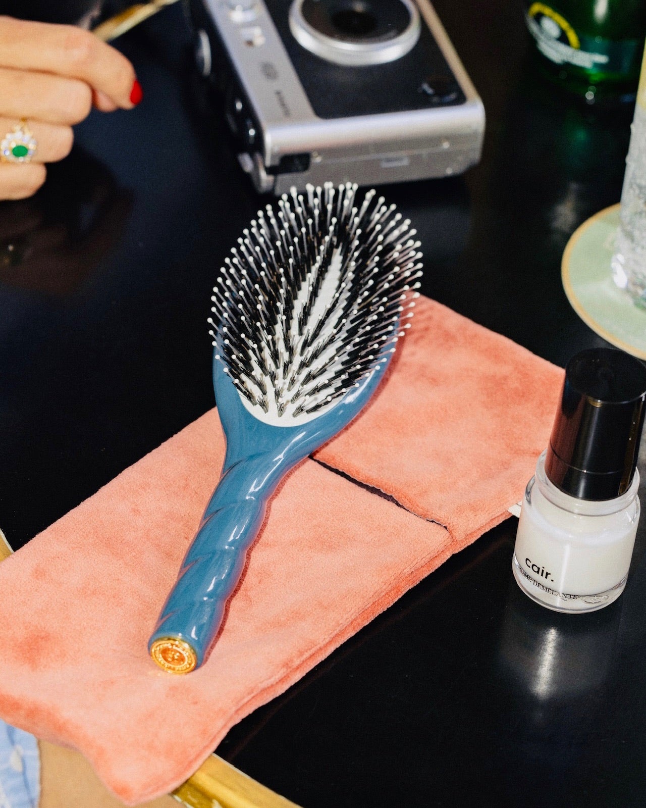 N.03 La Brosse Cuir Chevelu Sensible l'Indispensable Douceur Bleu Encre