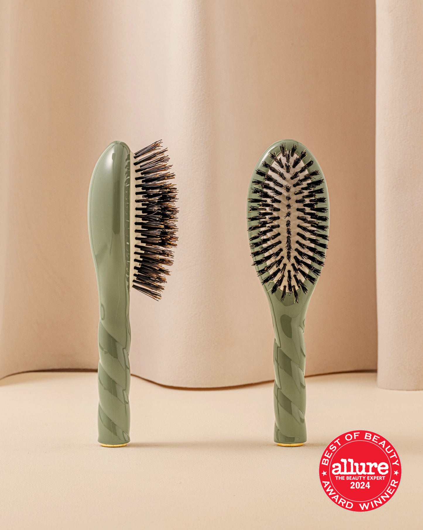 N.01 La Petite Brosse Brillance & Soin l’Universelle Vert Amande
