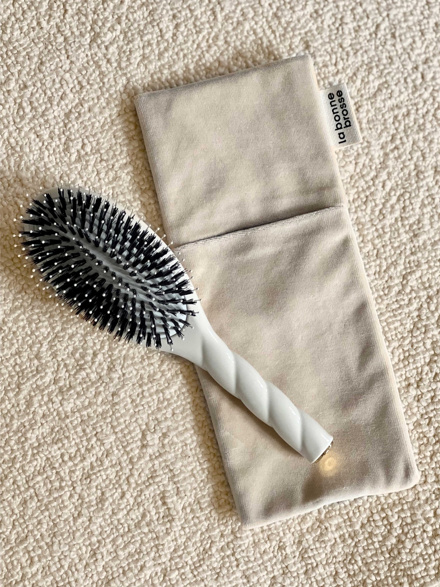 La Pochette "Grande Brosse" Blanc Crème