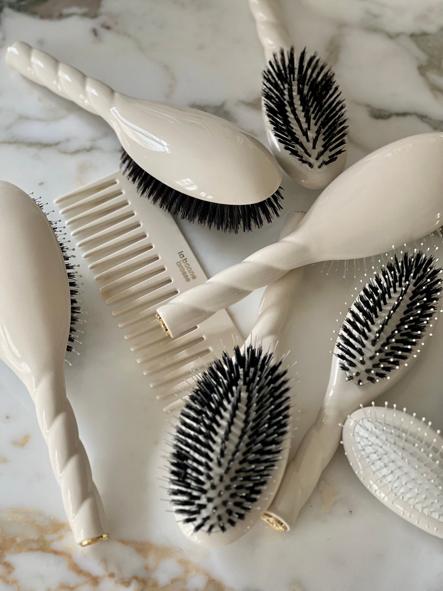 N.03 La Brosse Cuir Chevelu Sensible l'Indispensable Douceur Blanc Crème