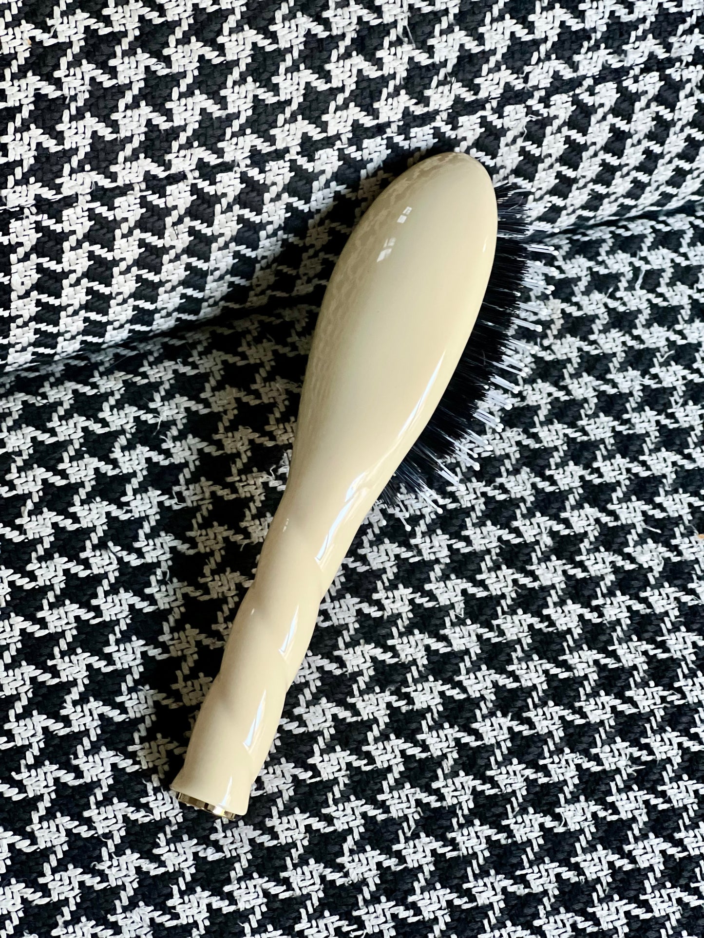 N.03 La Petite Brosse Cuir Chevelu Sensible l'Indispensable Douceur Ivoire Cair