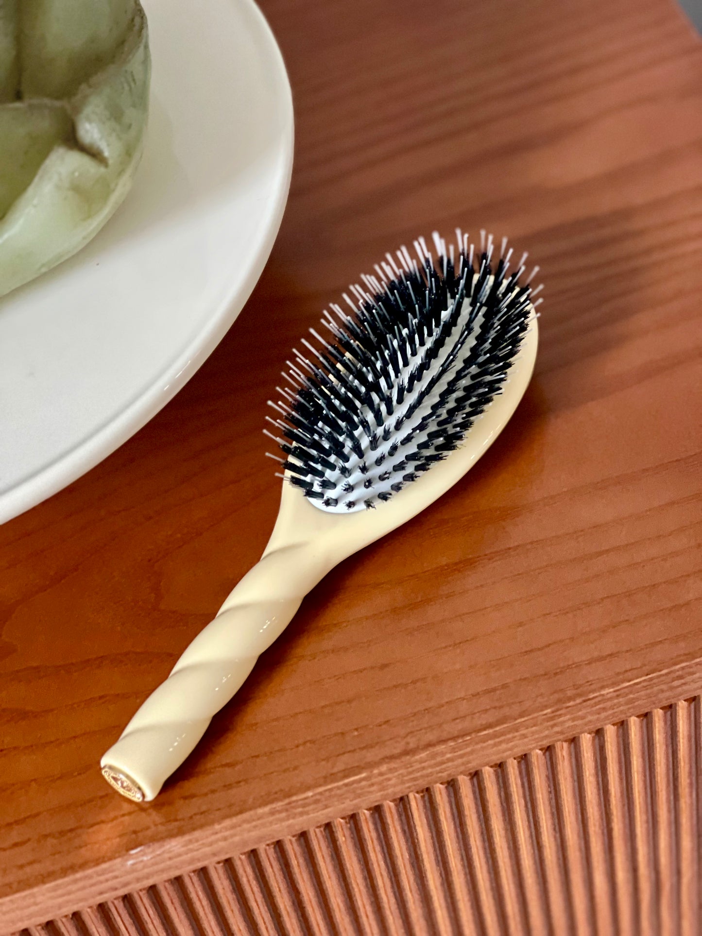 N.02 The Care & Detangling Hair Brush THE ESSENTIAL Ivory Cair