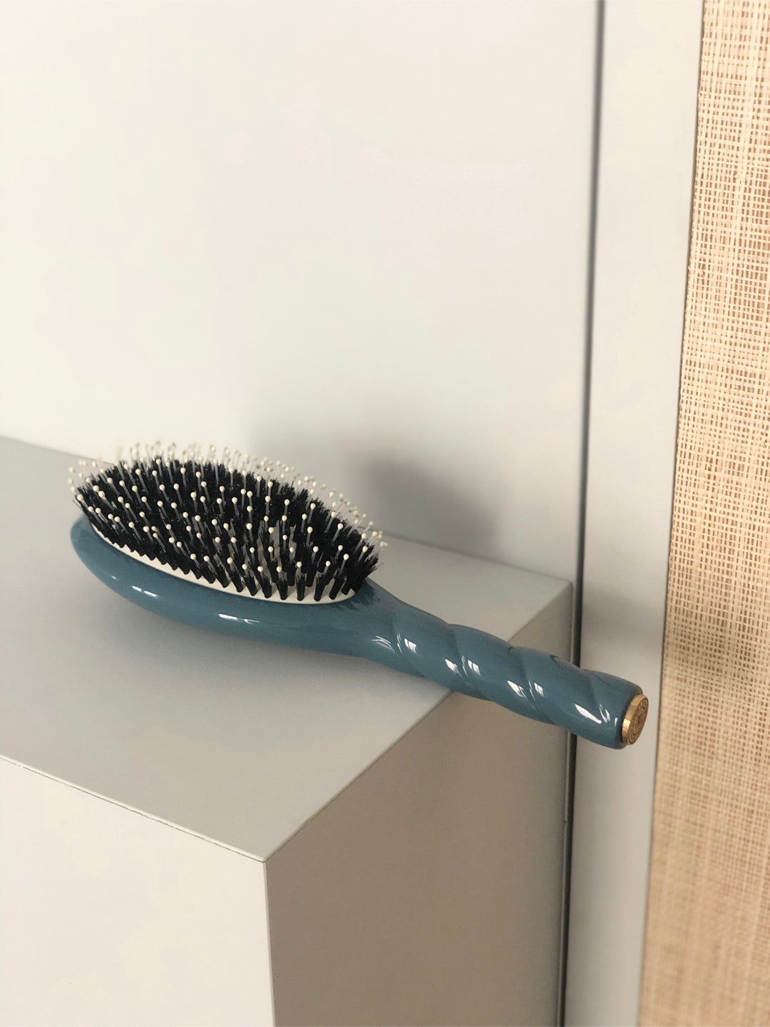 N.03 La Brosse Cuir Chevelu Sensible l'Indispensable Douceur Bleu Encre