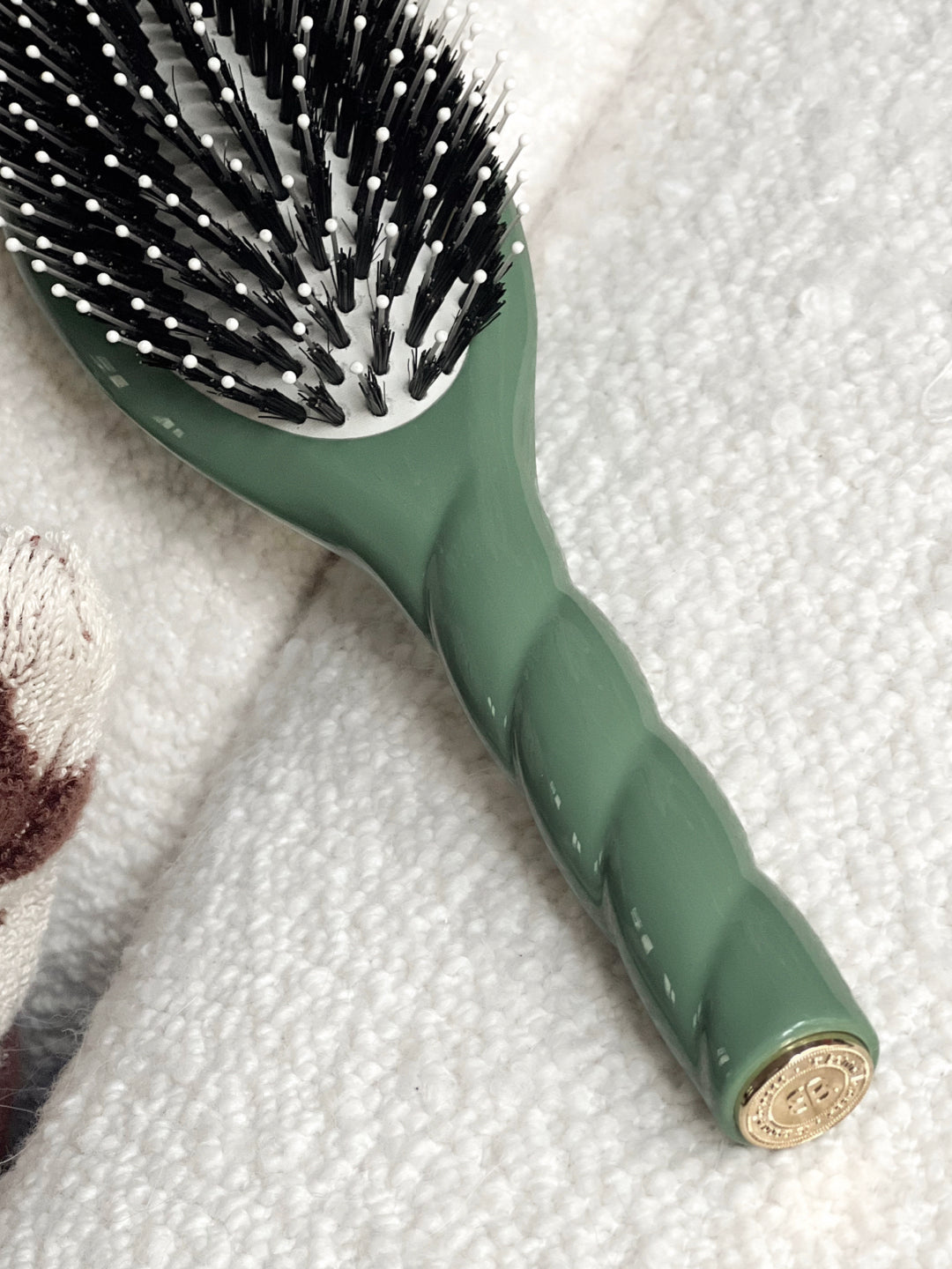 N.03 La Brosse Cuir Chevelu Sensible l'Indispensable Douceur Vert Amande