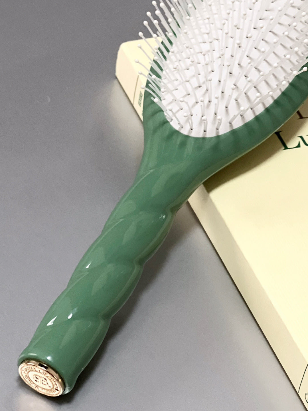 N.04 La Brosse Démêlante & Massante La Miracle Vert Amande