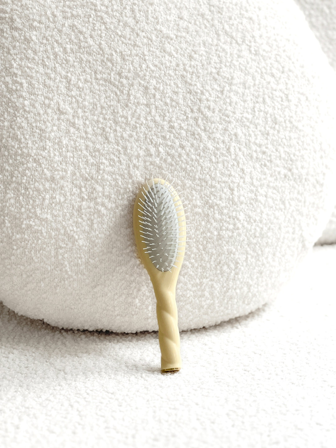 N.07 La Petite Brosse Démêlante & Stimulante l'Intense Ivoire Cair