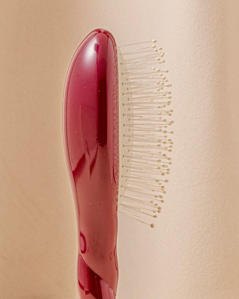 N.04 La Petite Brosse Démêlante & Massante La Miracle Rouge Cerise - Image 3