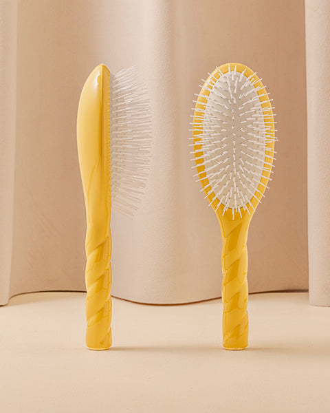 N.07 La Brosse Démêlante & Stimulante l'Intense Jaune Safran - Image 1