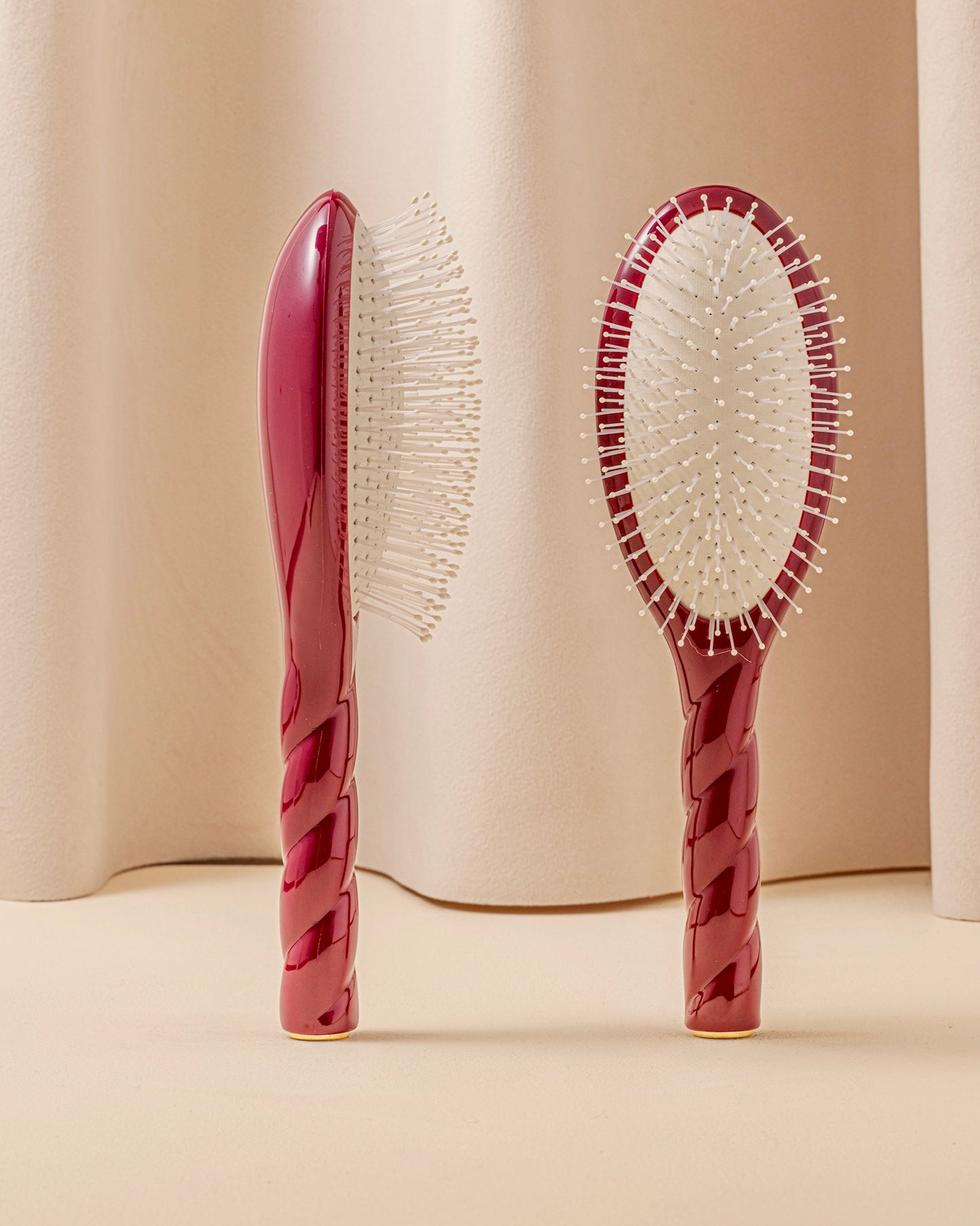 N.04 La Brosse Démêlante & Massante La Miracle Rouge Cerise