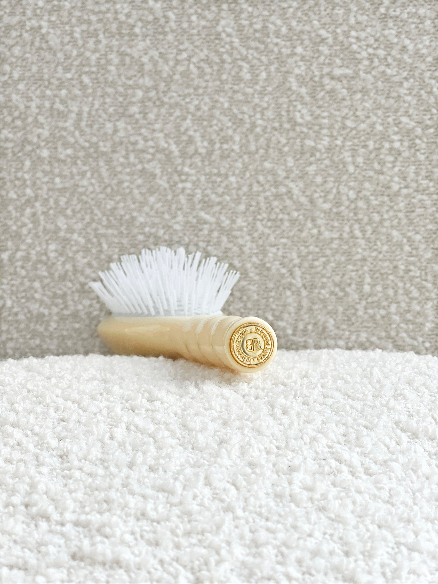 N.07 La Brosse Démêlante & Stimulante l'Intense Ivoire Cair