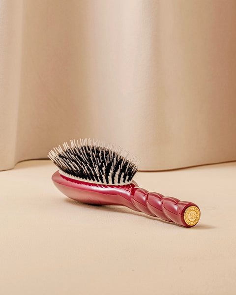 N.02 La Brosse Démêlante & Soin l'Indispensable Rouge Cerise - Image 3