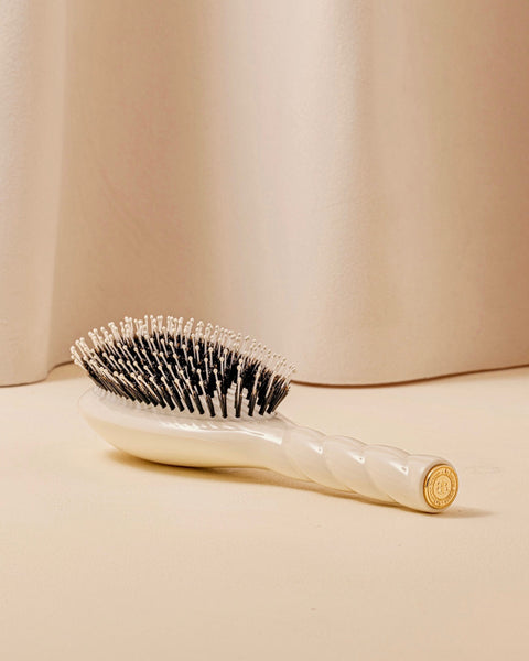 N.03 La Brosse Cuir Chevelu Sensible l'Indispensable Douceur Blanc Crème - Image 3