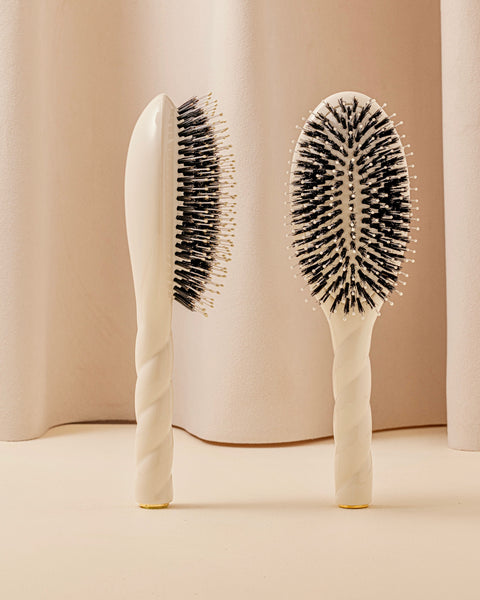 N.03 La Brosse Cuir Chevelu Sensible l'Indispensable Douceur Blanc Crème - Image 1