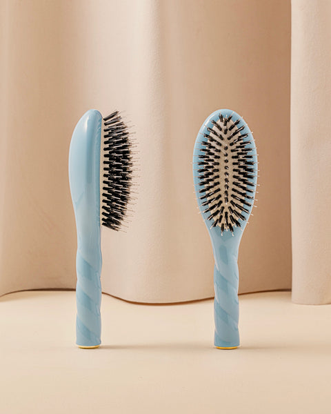 N.02 La Petite Brosse Démêlante & Soin l'Indispensable Bleu Ciel - Image 1