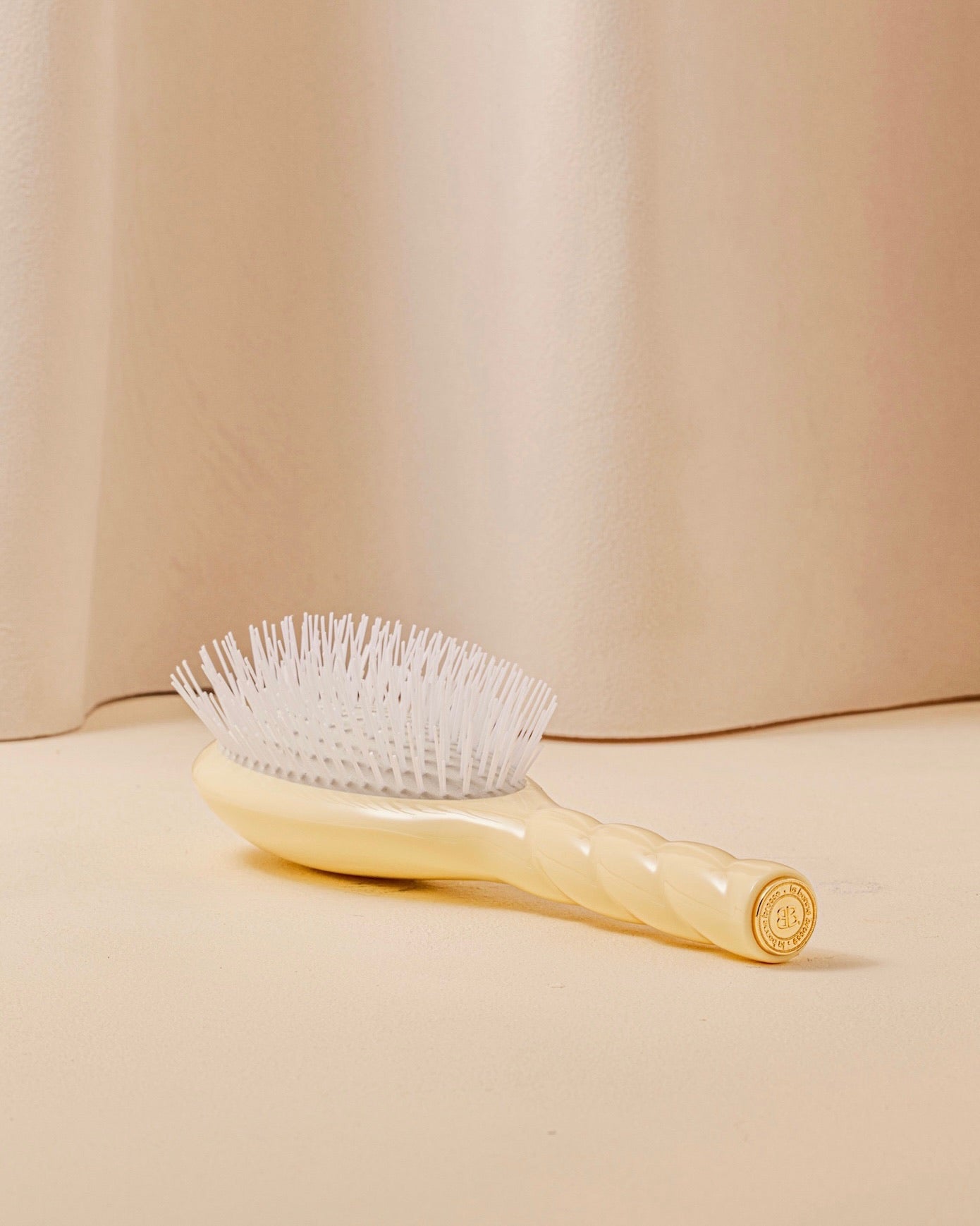 N.07 La Brosse Démêlante & Stimulante l'Intense Ivoire Cair