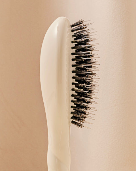 N.02 La Petite Brosse Démêlante & Soin l'Indispensable Blanc Crème - Image 3