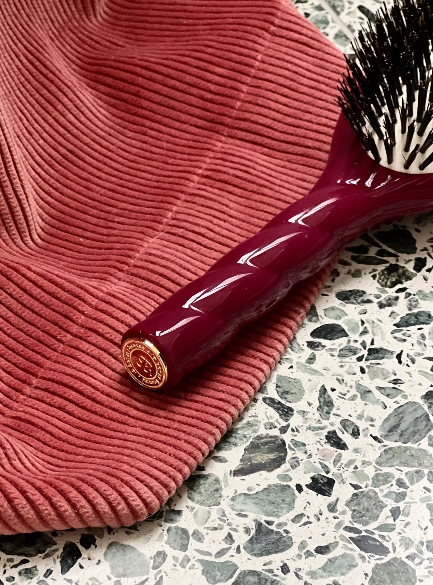 N.01 La Brosse Brillance & Soin l'Universelle Rouge Cerise