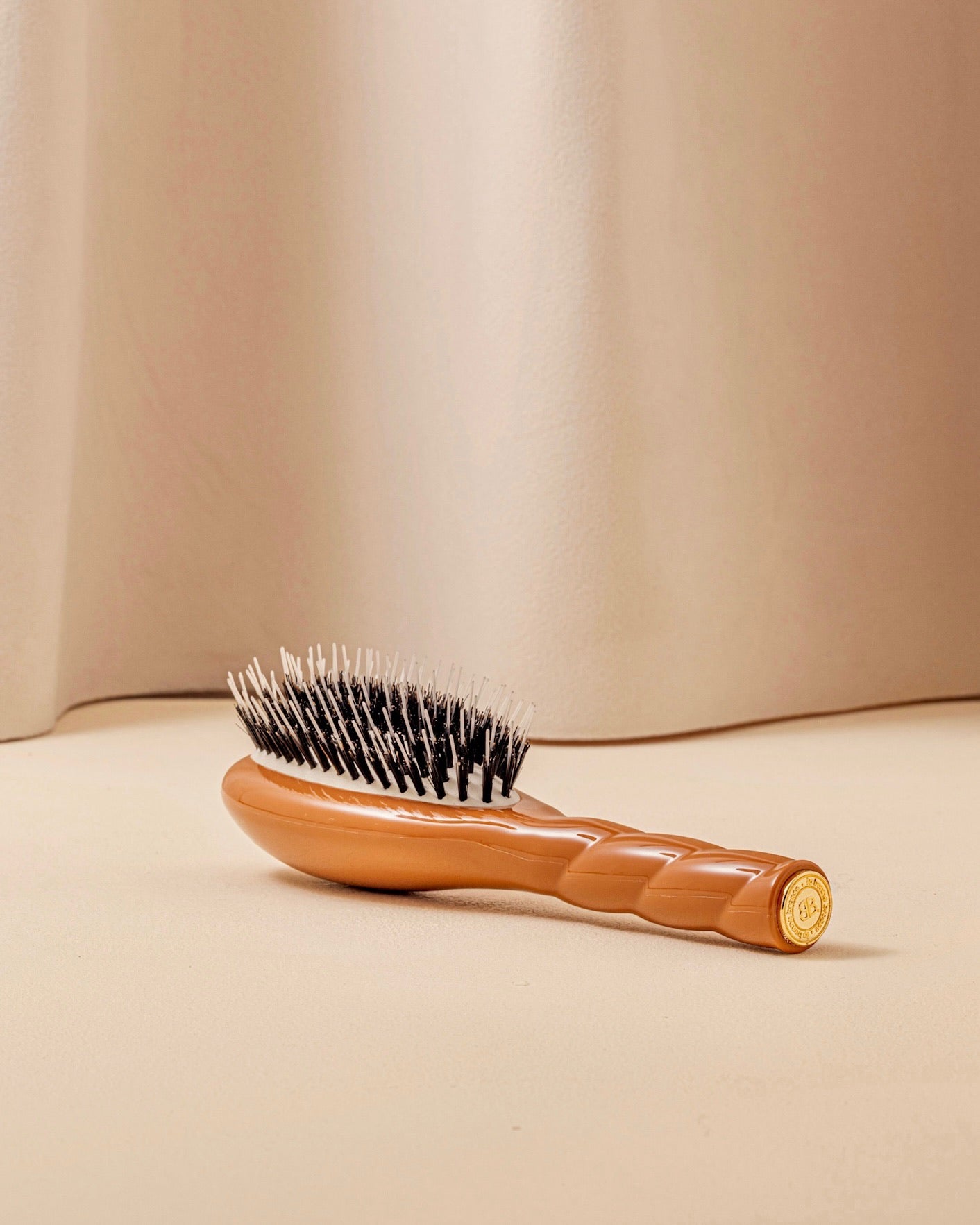 N.02 La Petite Brosse Démêlante & Soin l'Indispensable Terracotta
