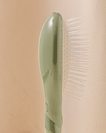 N.07 La Petite Brosse Démêlante & Stimulante l'Intense Vert Amande - Image 3